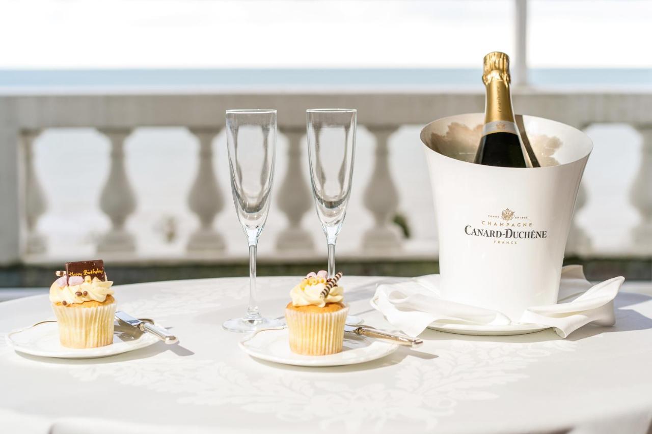 The Grand Hotel Истбурн Экстерьер фото Champagne